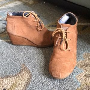 TOM’S Wedges